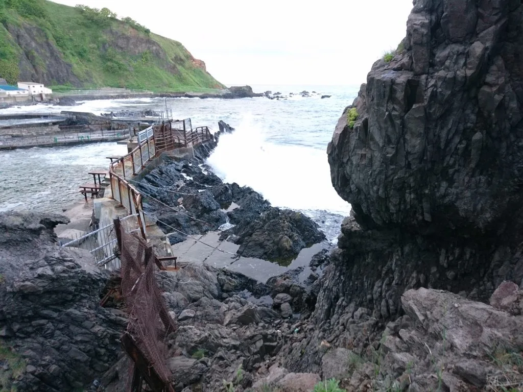 高島岬の複雑な岩礁帯