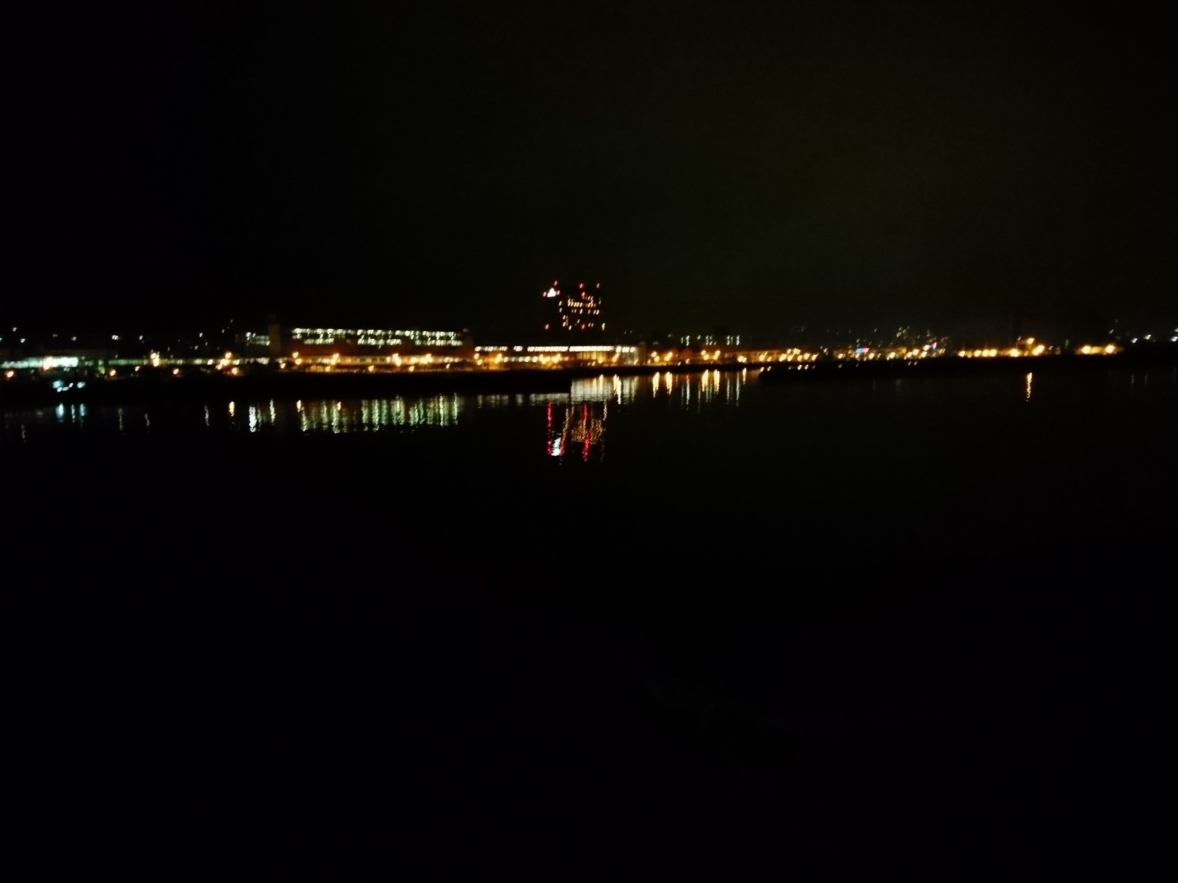 夜の小樽南防波堤